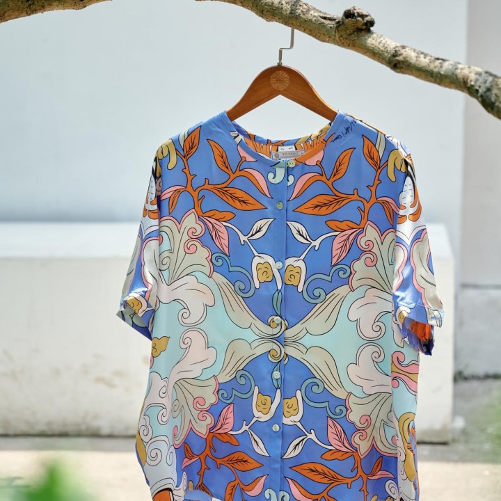 Silk shirt with Buddha hand fruit pattern